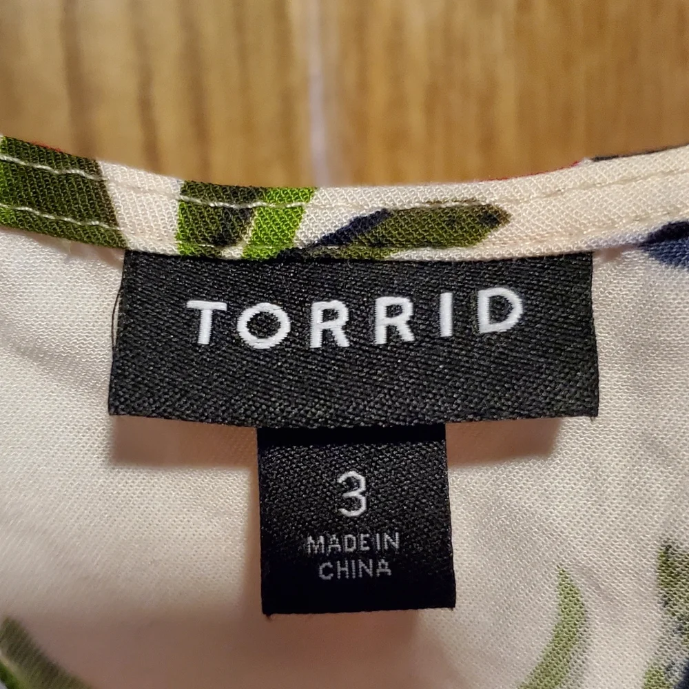 Torrid Multi Floral Tank Size 3. - Picture 3 of 4